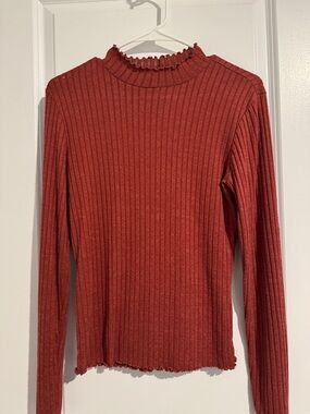 dip Ribbed Long-Sleeve Mock Neck Top in Rust Red